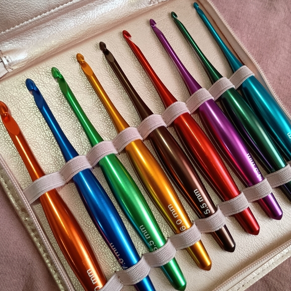 NiceMet Other - New NiceMet 9pcs Heavy Crochet Hook Set In Blush Pink Zippered Bag OS
